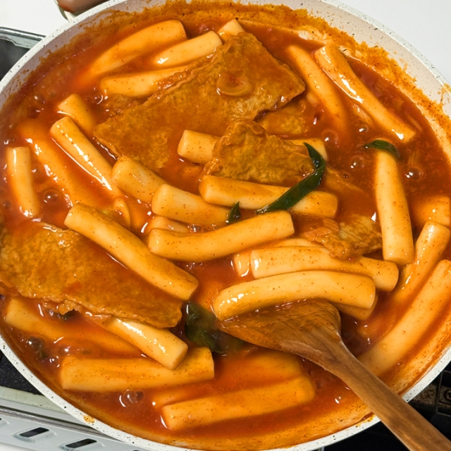 더 맛있게 돌아온 방촌시장 원조 방촌떡볶이